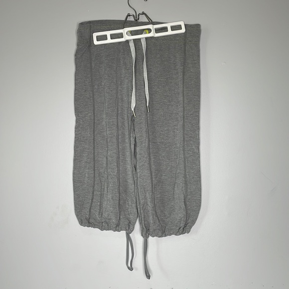 Lululemon Capris - Picture 1 of 5